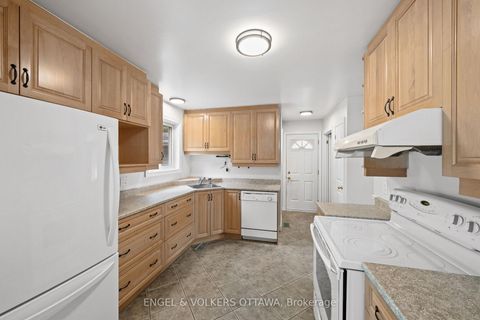 Photo 12 at 25 Antler Avenue, Nepean (On the Green), Ottawa