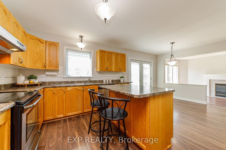 Photo 10 at 40 Newborough Crescent, Nepean (Barrhaven East), Ottawa