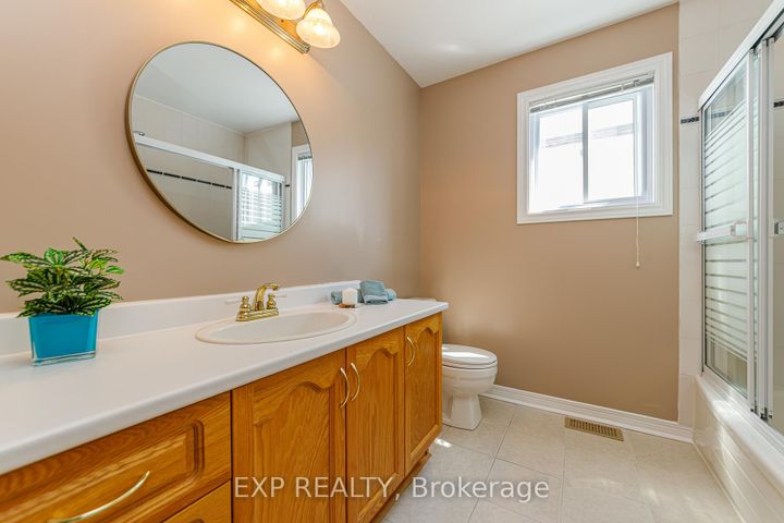 Photo 25 at 40 Newborough Crescent, Nepean (Barrhaven East), Ottawa