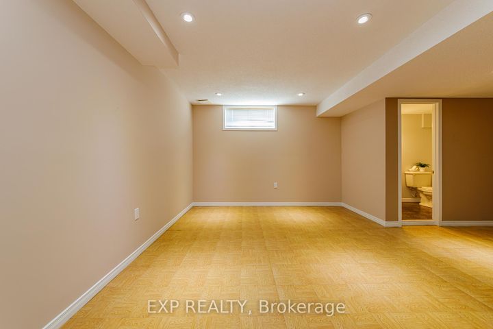 Photo 39 at 40 Newborough Crescent, Nepean (Barrhaven East), Ottawa