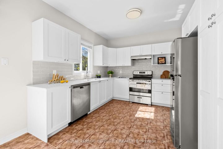 Photo 11 at 4 Tamarack Place N, Nepean (Longfields), Ottawa