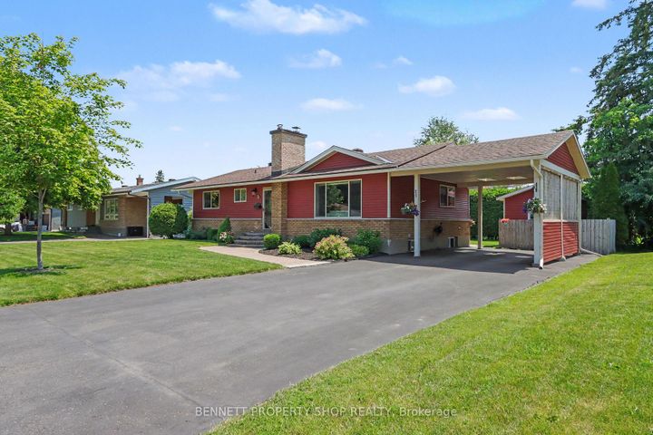 Photo 1 at 28 Majestic Drive, Nepean (Manordale), Ottawa