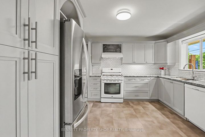 Photo 7 at 28 Majestic Drive, Nepean (Manordale), Ottawa