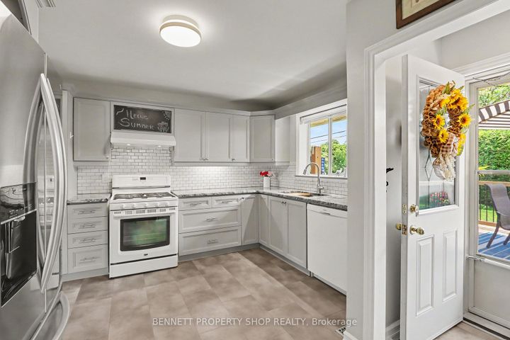 Photo 8 at 28 Majestic Drive, Nepean (Manordale), Ottawa