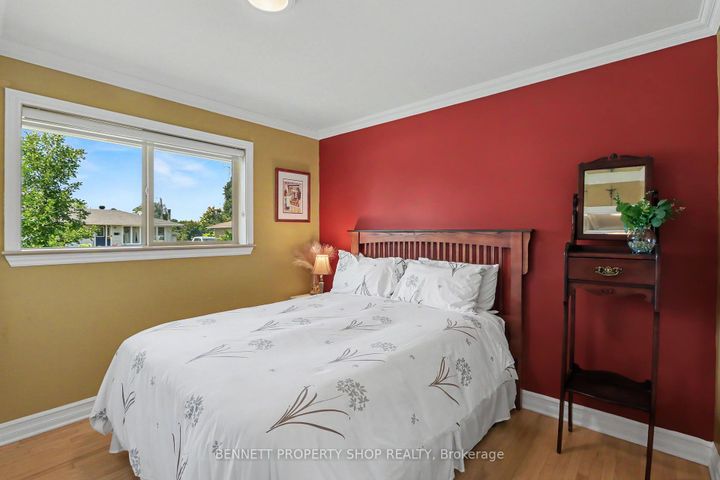 Photo 13 at 28 Majestic Drive, Nepean (Manordale), Ottawa