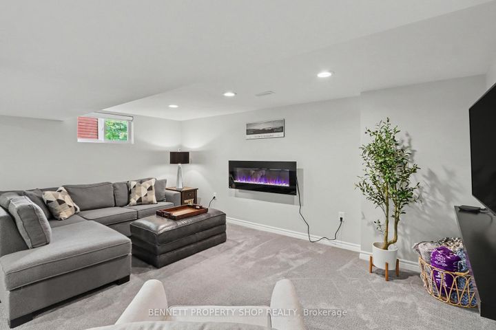 Photo 14 at 28 Majestic Drive, Nepean (Manordale), Ottawa