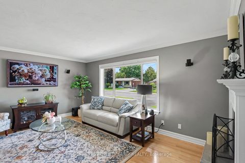 Photo 4 at 28 Majestic Drive, Nepean (Manordale), Ottawa