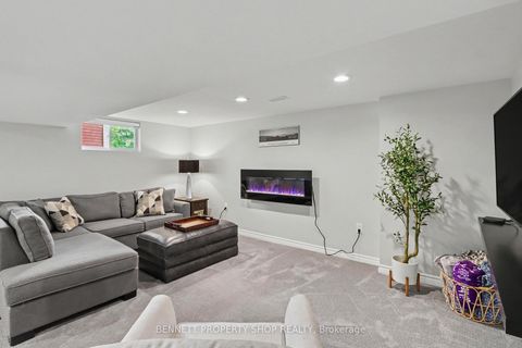 Photo 14 at 28 Majestic Drive, Nepean (Manordale), Ottawa