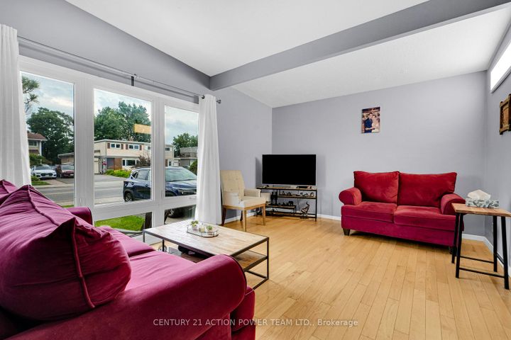 Photo 4 at 1299 Meadowlands Drive E, Nepean (City View/Skyline/Fisher Heights/Parkwood Hills), Ottawa