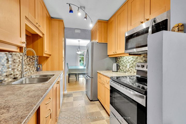 Photo 11 at 1299 Meadowlands Drive E, Nepean (City View/Skyline/Fisher Heights/Parkwood Hills), Ottawa
