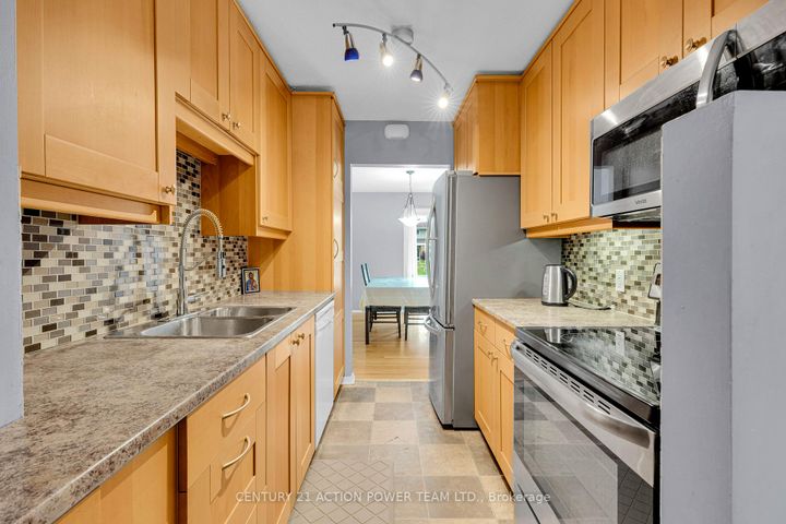 Photo 12 at 1299 Meadowlands Drive E, Nepean (City View/Skyline/Fisher Heights/Parkwood Hills), Ottawa
