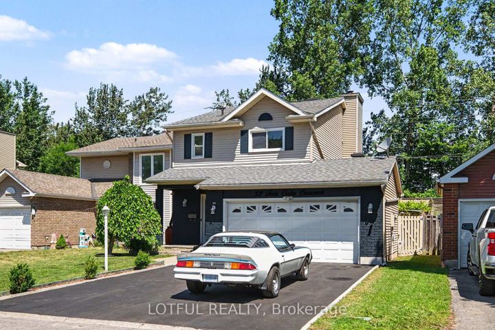 Photo 2 at 52 Fair Oaks Crescent, Nepean (Craig Henry/Woodvale), Ottawa