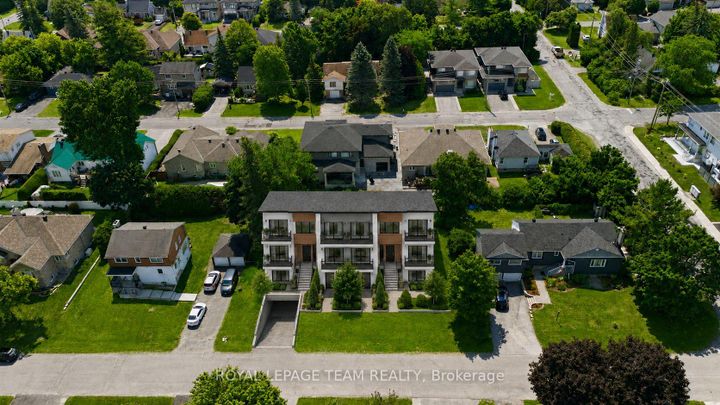 Photo 2 at 84 Rita Avenue, Nepean (Meadowlands/St. Claire Gardens), Ottawa