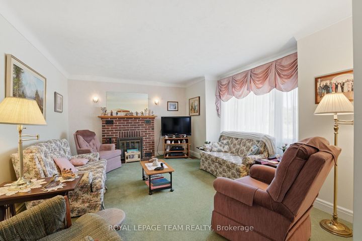 Photo 6 at 84 Rita Avenue, Nepean (Meadowlands/St. Claire Gardens), Ottawa