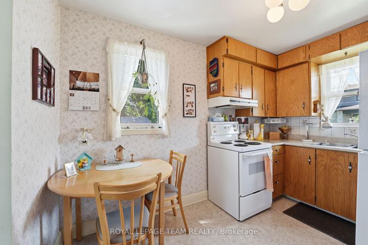 Photo 10 at 84 Rita Avenue, Nepean (Meadowlands/St. Claire Gardens), Ottawa