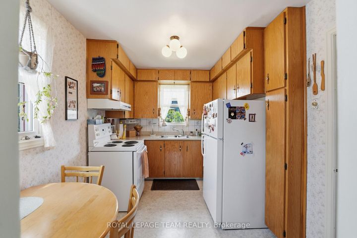 Photo 11 at 84 Rita Avenue, Nepean (Meadowlands/St. Claire Gardens), Ottawa