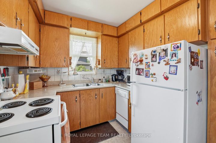 Photo 12 at 84 Rita Avenue, Nepean (Meadowlands/St. Claire Gardens), Ottawa