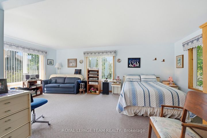 Photo 16 at 84 Rita Avenue, Nepean (Meadowlands/St. Claire Gardens), Ottawa