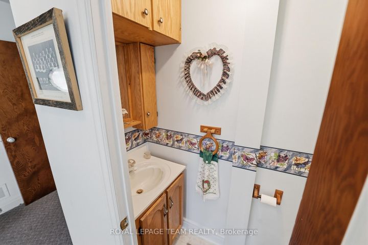 Photo 18 at 84 Rita Avenue, Nepean (Meadowlands/St. Claire Gardens), Ottawa
