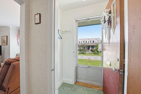 Photo 5 at 84 Rita Avenue, Nepean (Meadowlands/St. Claire Gardens), Ottawa