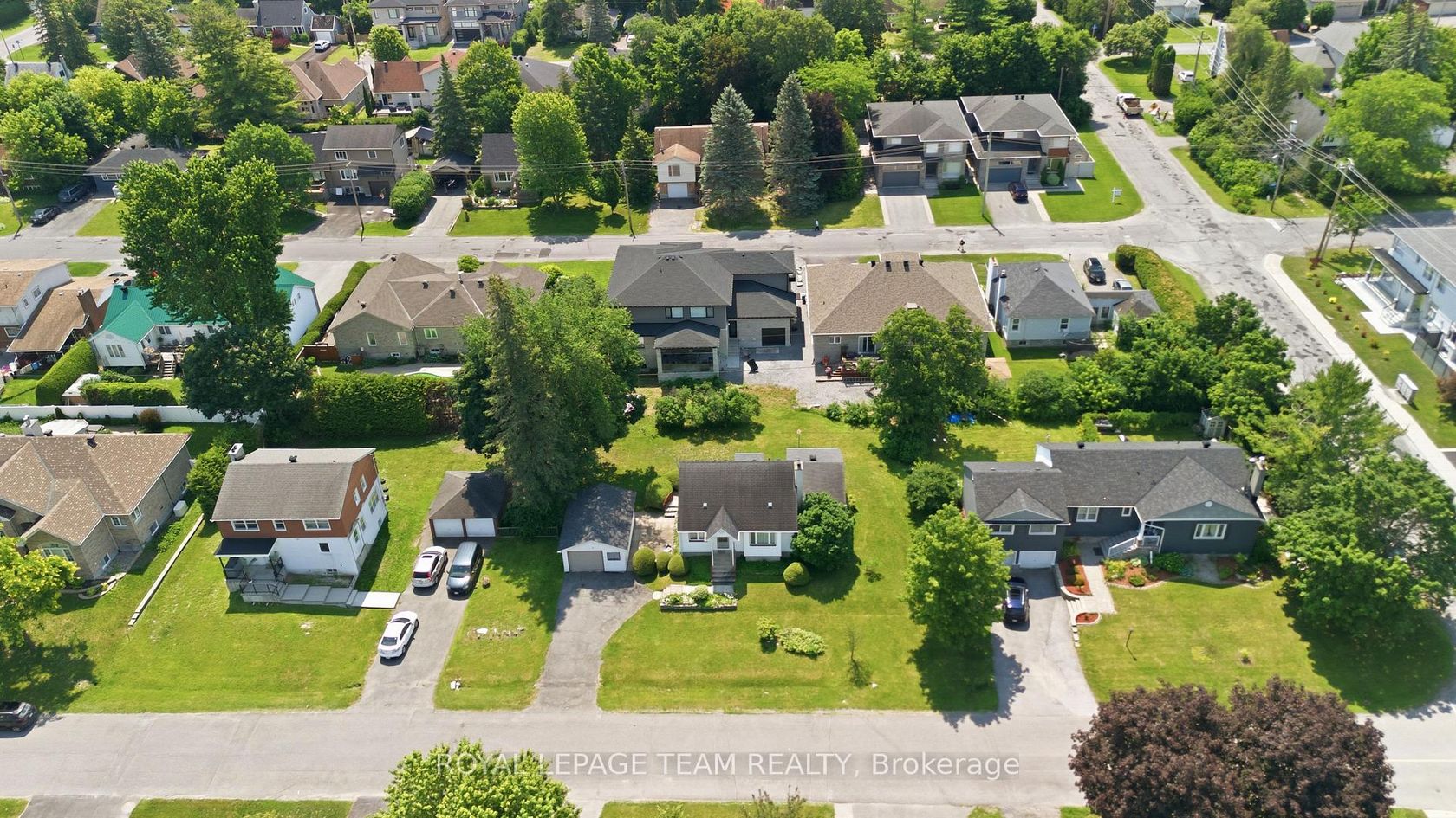 84 Rita Avenue, Nepean (Meadowlands/St. Claire Gardens), Ottawa 