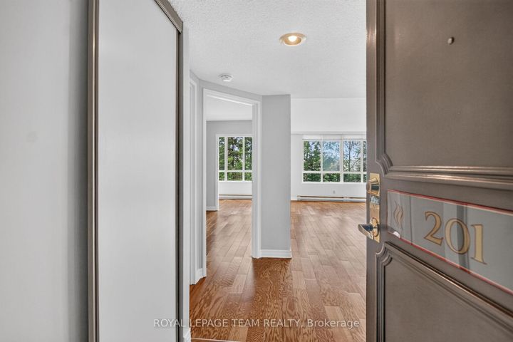 Photo 6 at 201 - 100 Grant Carman Drive, Nepean (Borden Farm/Stewart Farm/Carleton Heights/Parkwood Hills), Ottawa