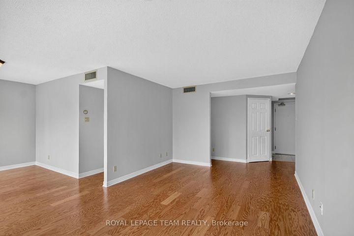 Photo 9 at 201 - 100 Grant Carman Drive, Nepean (Borden Farm/Stewart Farm/Carleton Heights/Parkwood Hills), Ottawa