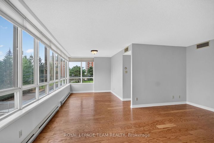 Photo 10 at 201 - 100 Grant Carman Drive, Nepean (Borden Farm/Stewart Farm/Carleton Heights/Parkwood Hills), Ottawa