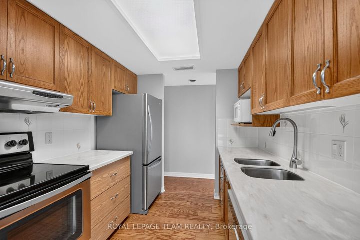 Photo 14 at 201 - 100 Grant Carman Drive, Nepean (Borden Farm/Stewart Farm/Carleton Heights/Parkwood Hills), Ottawa