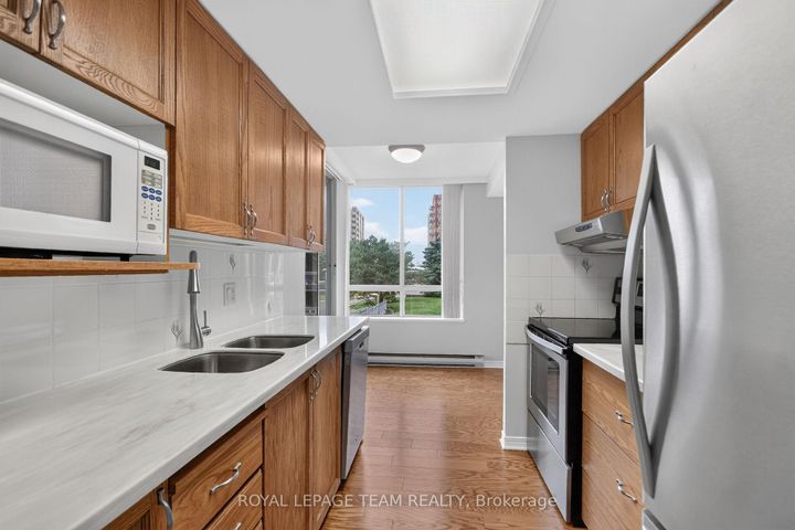 Photo 15 at 201 - 100 Grant Carman Drive, Nepean (Borden Farm/Stewart Farm/Carleton Heights/Parkwood Hills), Ottawa