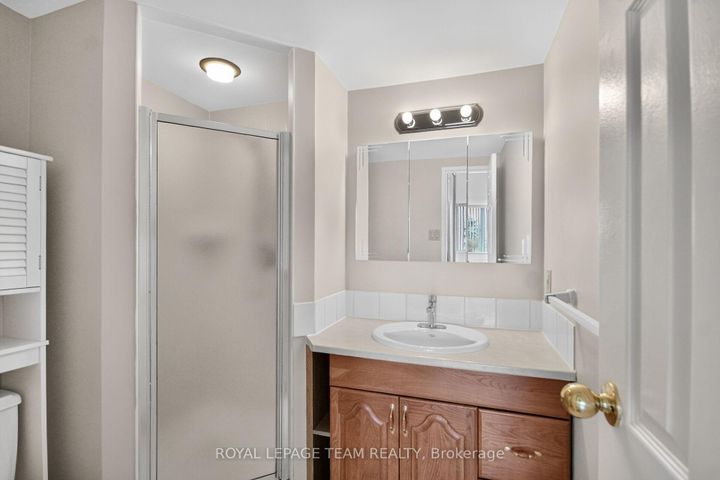 Photo 26 at 201 - 100 Grant Carman Drive, Nepean (Borden Farm/Stewart Farm/Carleton Heights/Parkwood Hills), Ottawa