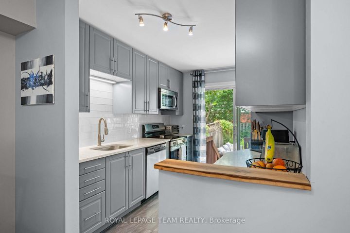 Photo 11 at 193 Thornbury Crescent, Nepean (Centrepointe), Ottawa