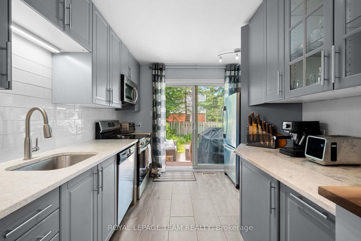 Photo 12 at 193 Thornbury Crescent, Nepean (Centrepointe), Ottawa