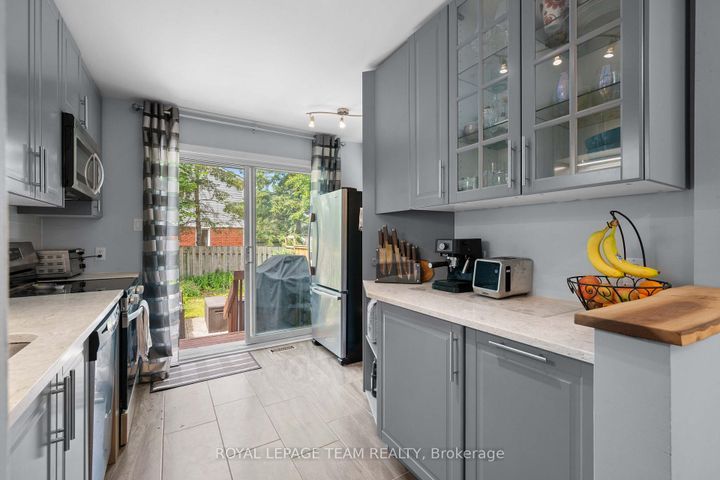 Photo 13 at 193 Thornbury Crescent, Nepean (Centrepointe), Ottawa