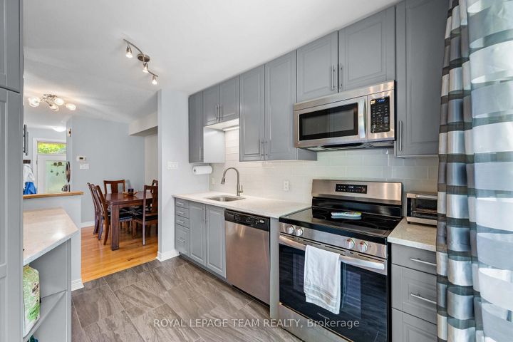 Photo 14 at 193 Thornbury Crescent, Nepean (Centrepointe), Ottawa