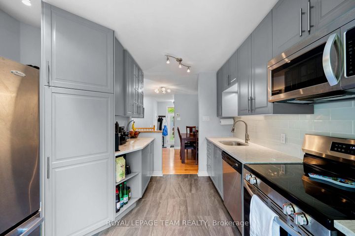 Photo 15 at 193 Thornbury Crescent, Nepean (Centrepointe), Ottawa