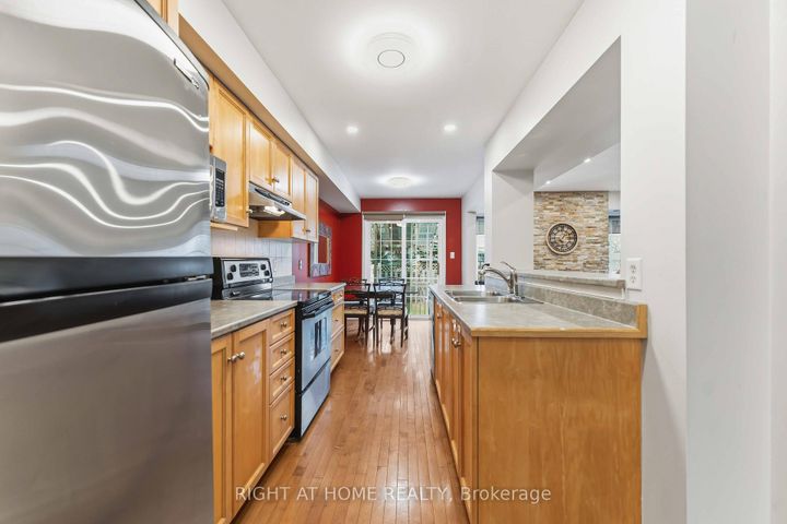 Photo 9 at 52 Fieldberry Private, Nepean (Stonebridge), Ottawa