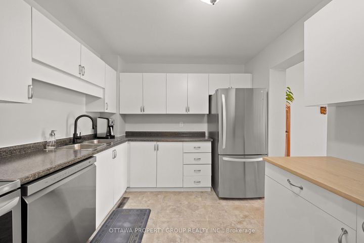 Photo 2 at 13 Bentbrook Crescent, Nepean (Heritage Park), Ottawa