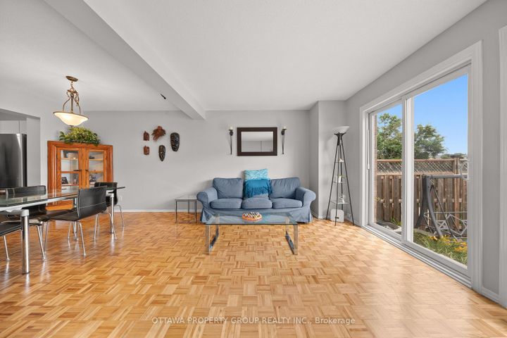Photo 5 at 13 Bentbrook Crescent, Nepean (Heritage Park), Ottawa