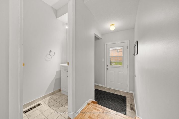 Photo 9 at 13 Bentbrook Crescent, Nepean (Heritage Park), Ottawa