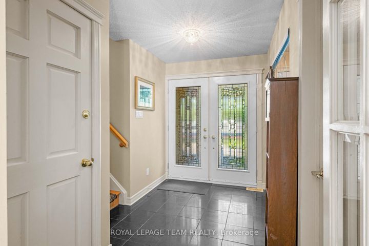 Photo 2 at 36 Glendenning Drive, Nepean (Arlington Woods), Ottawa
