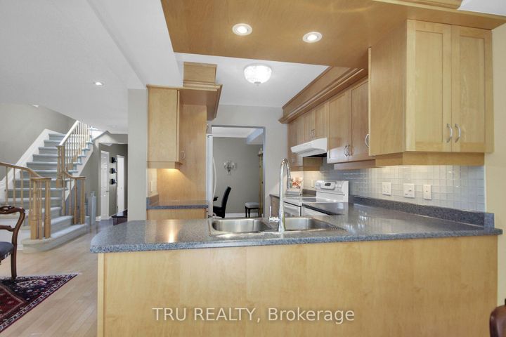 Photo 12 at 109 Braddock Private, Nepean (Stonebridge), Ottawa