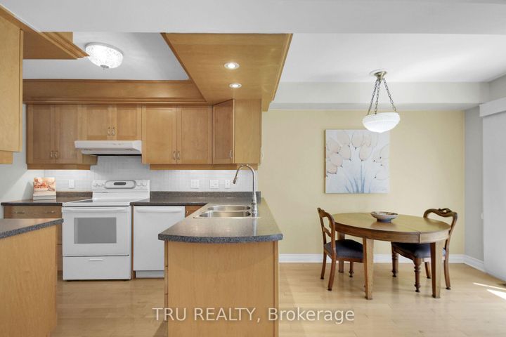 Photo 13 at 109 Braddock Private, Nepean (Stonebridge), Ottawa