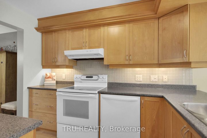 Photo 15 at 109 Braddock Private, Nepean (Stonebridge), Ottawa