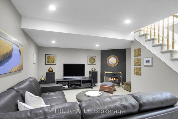 Photo 36 at 109 Braddock Private, Nepean (Stonebridge), Ottawa