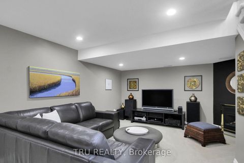 Photo 32 at 109 Braddock Private, Nepean (Stonebridge), Ottawa