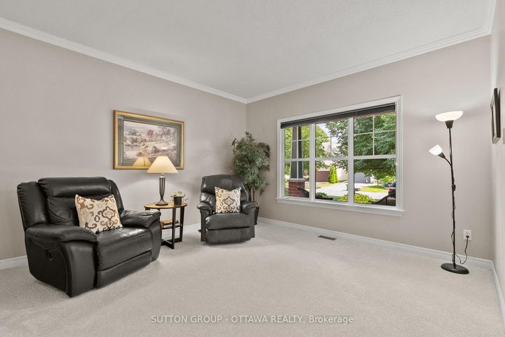 Photo 4 at 21 Avonmore Crescent, Nepean (Barrhaven East), Ottawa