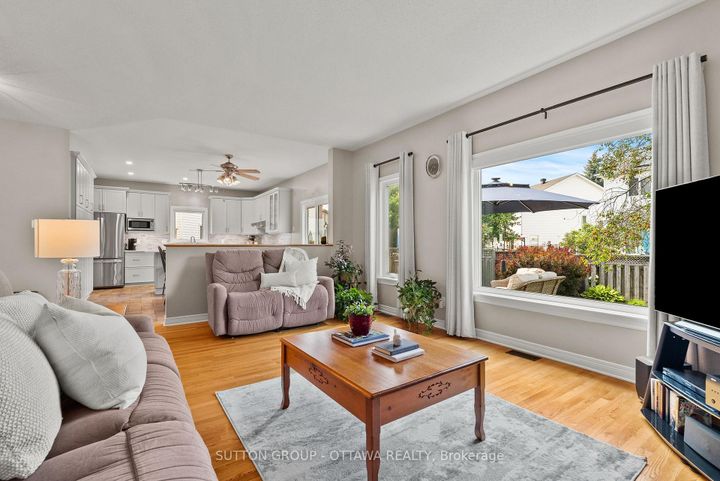 Photo 7 at 21 Avonmore Crescent, Nepean (Barrhaven East), Ottawa