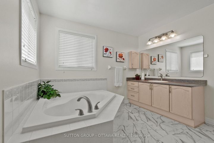 Photo 26 at 21 Avonmore Crescent, Nepean (Barrhaven East), Ottawa