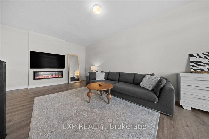 Photo 6 at 293 Anyolite Private, Nepean (Heritage Park), Ottawa